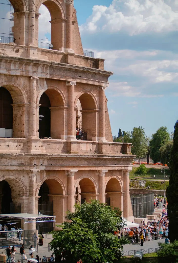 LUMIX G VARIO 45-200/F4.0-5.6 · 46mm · ISO 400 · 1/1467s · f/4 Architecture photograph in Rome, Italy, captured with Caira