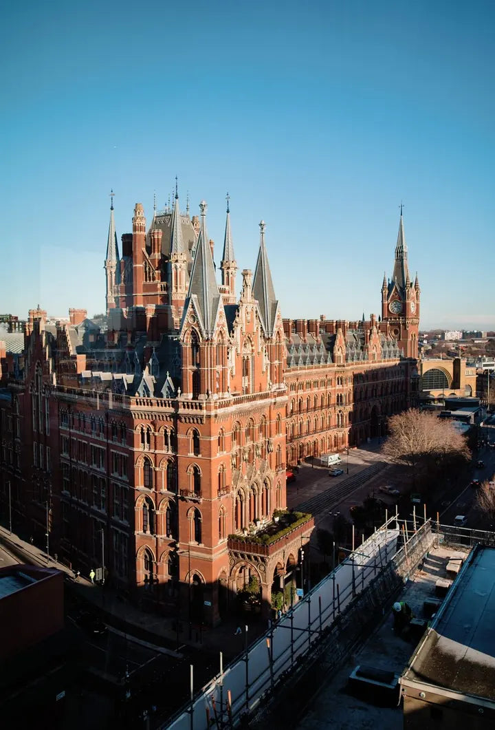 LEICA DG 10-25/F1.7 · 16mm · ISO 400 · 1/2593s · f/2 Architecture photograph in London, UK, captured with Caira